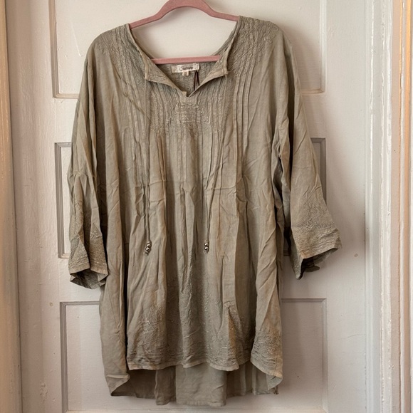 Solitaire Tops - Solitaire Pintuck Embroidered Flowy Boho 3/4 Sleeve Top Size 2X NWT